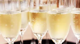 Почти треть шампанского в России оказалась некачественной
