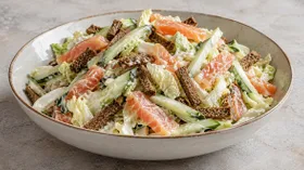 Салат с пекинской капустой и копченой семгой