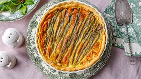 Пирог с зеленым луком и крабовыми палочками