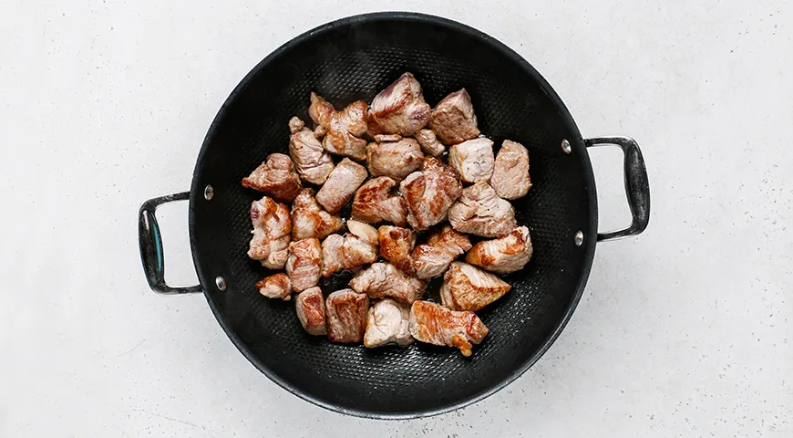 Жаркое по-домашнему из свинины с картошкой в казане