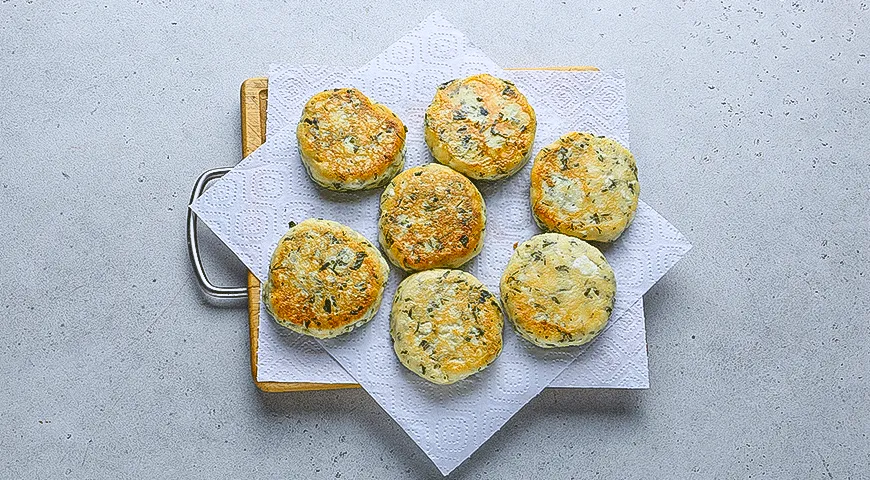 Сырники с зеленью и адыгейским сыром