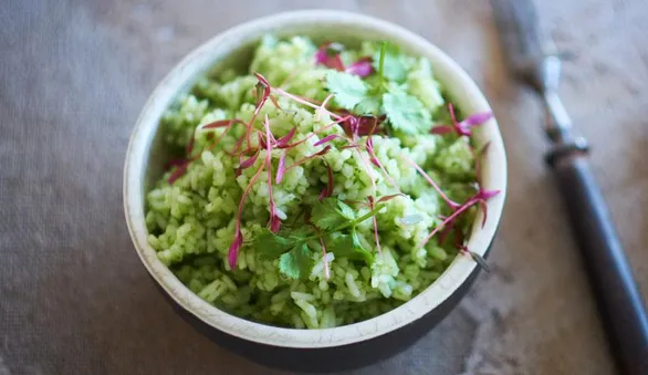 Зеленый рис с кинзой