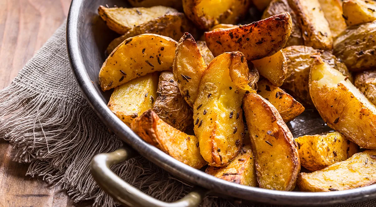 Картошка дольками с корочкой с чесноком в духовке