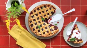 Пирог с ягодами брусники