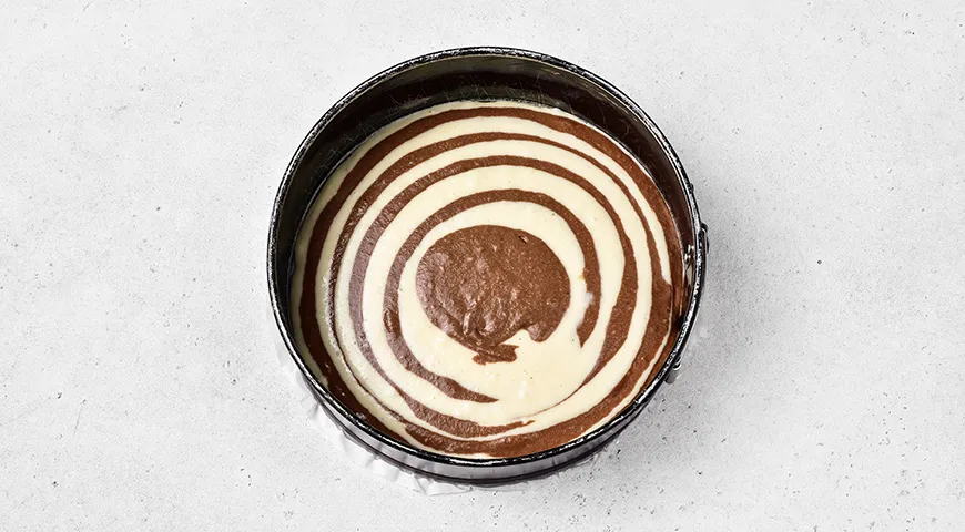 Пирог Зебра с манкой на кефире