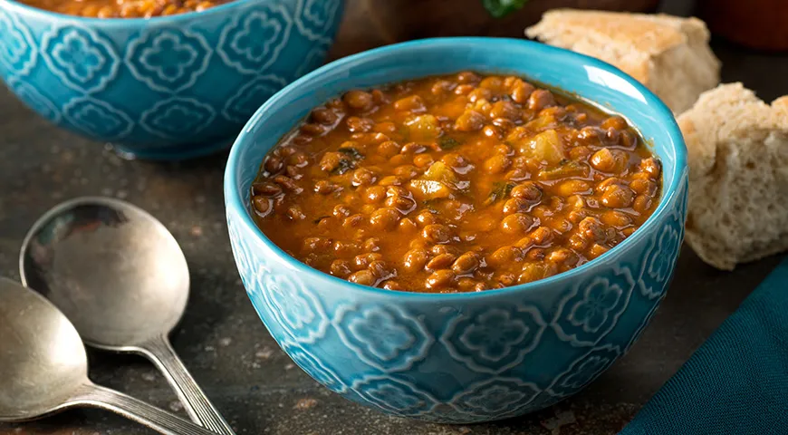 Чтобы коричневая чечевица в вашем супе получилась нежной, кремовой текстуры, варите ее примерно 40 минут