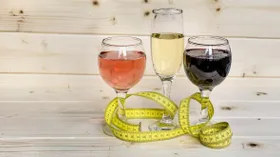 Алкоголь на диете: можно ли пить и как это влияет на вес