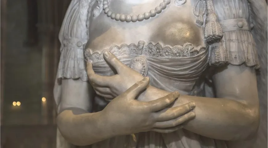 Почему грудь Марии-Антуанетты запомнилась больше, чем голова