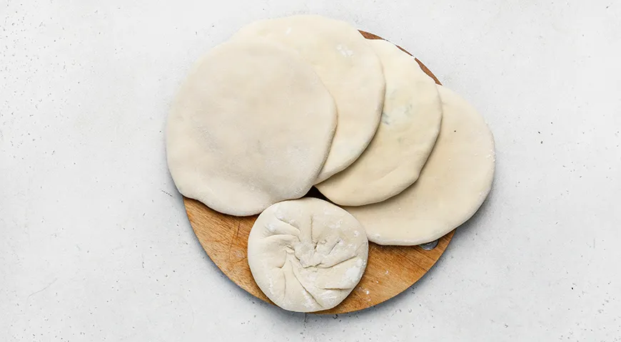 Чепалгаш (чеченские лепешки) с творогом и зеленым луком