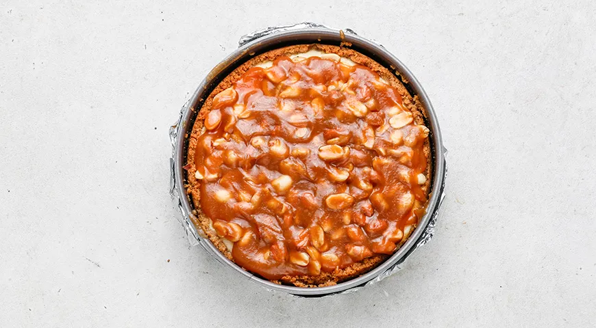 Карамельный чизкейк с арахисом