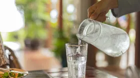 Врач предупредила об опасности холодной воды в жару
