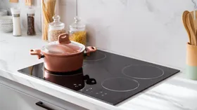 Ни разводов, ни царапин: кулинарам напомнили, как ухаживать за стеклянными плитами