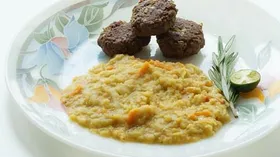 Чечевица с овощами и котлеты из говядины с имбирем