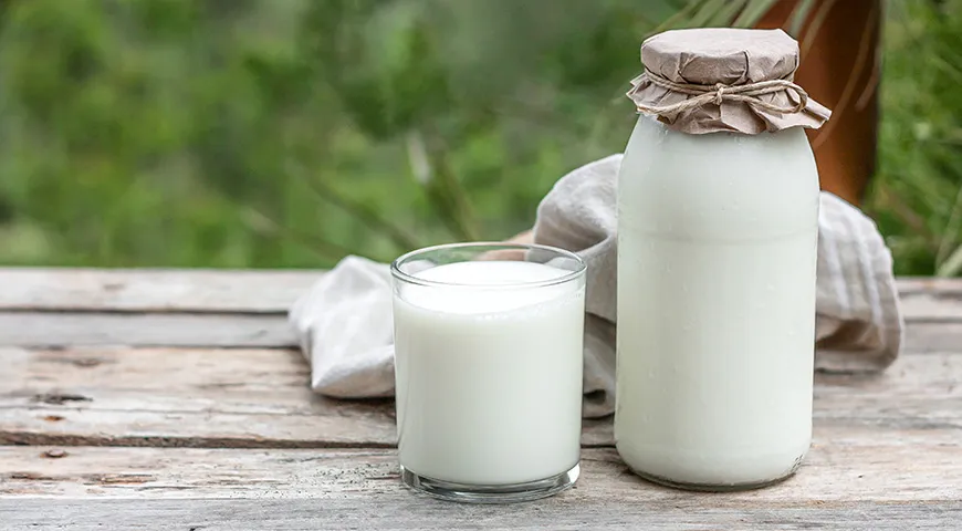 Для томления лучше всего подходит пастеризованное молоко жирностью не ниже 2,5 %