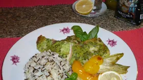 Рыба, запеченная в творожно-базиликовом соусе с рисом и овощами