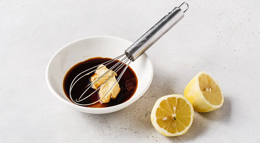 Салат из пекинской капусты с кукурузой, яйцом и огурцом