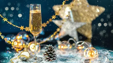 Почему шампанское пьют на Новый год: откуда пошла такая традиция