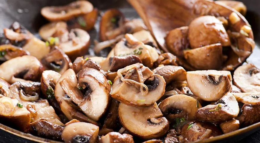 Жареные грибы — ещё одно вкусное дополнение к мясному фаршу