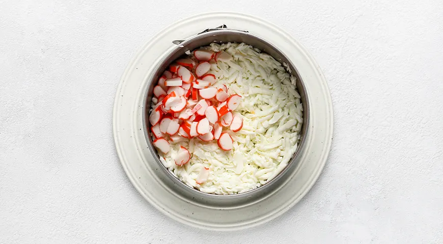 Слоеный крабовый салат с морковью по-корейски и сыром