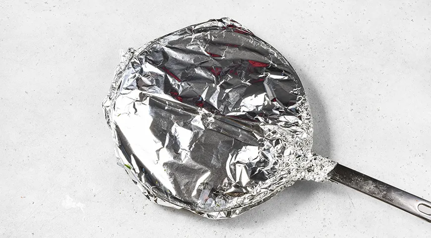 Гречка с котлетами на сковороде