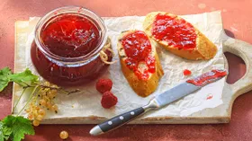 Желе с малиной