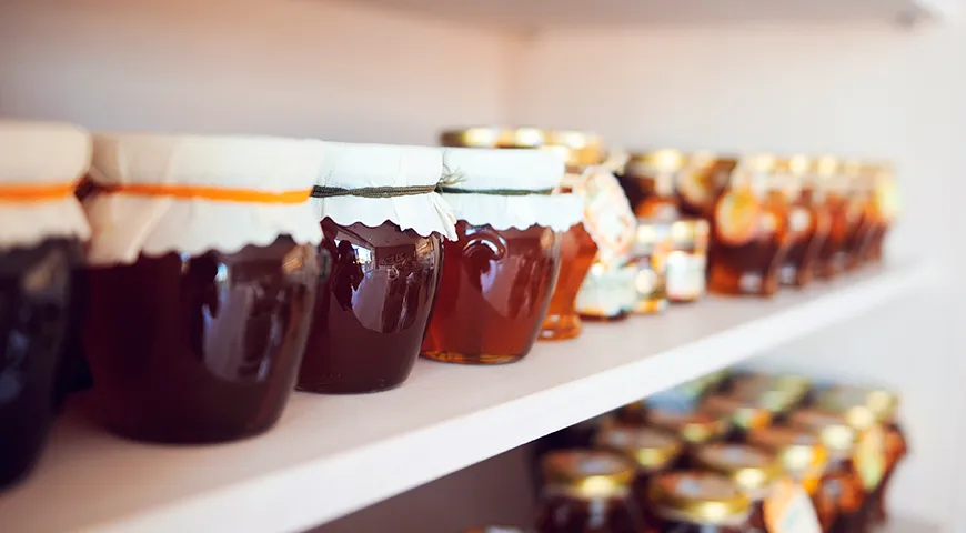 Хранить мед рекомендуется в стеклянной банке с плотной крышкой при температуре от +5 до +20 °C