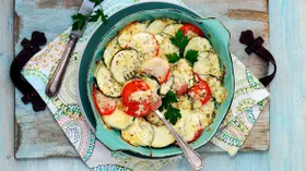 Кабачки, запеченные с помидорами и сыром