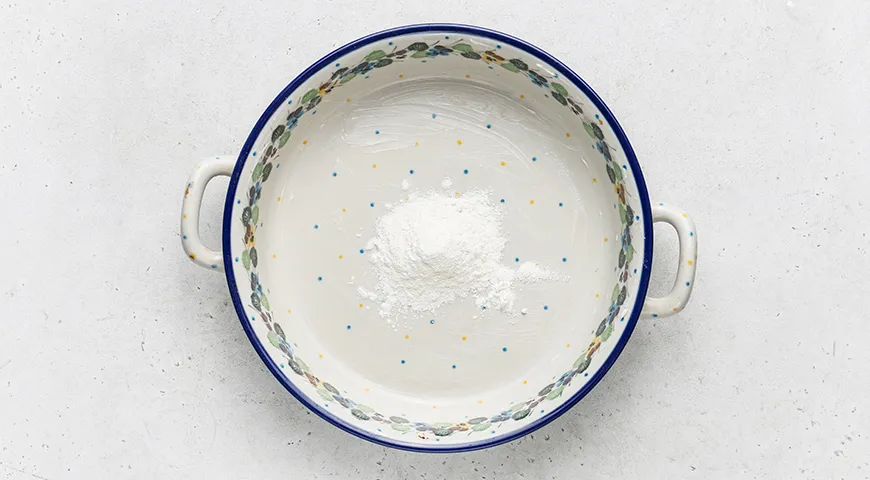 Заливной пирог с жимолостью