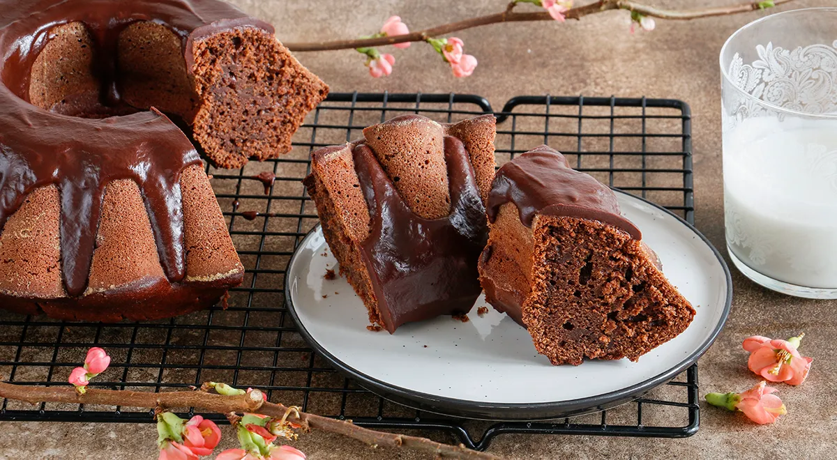 Рецепт шоколадного кекса на кефире 3,2% и кипятке