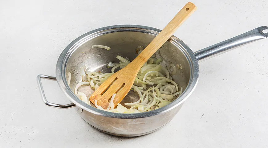 Бефстроганов из индейки с грибами в сливочном соусе