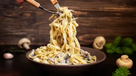 8 рецептов фетучини: с креветками, грибами, курицей и овощами