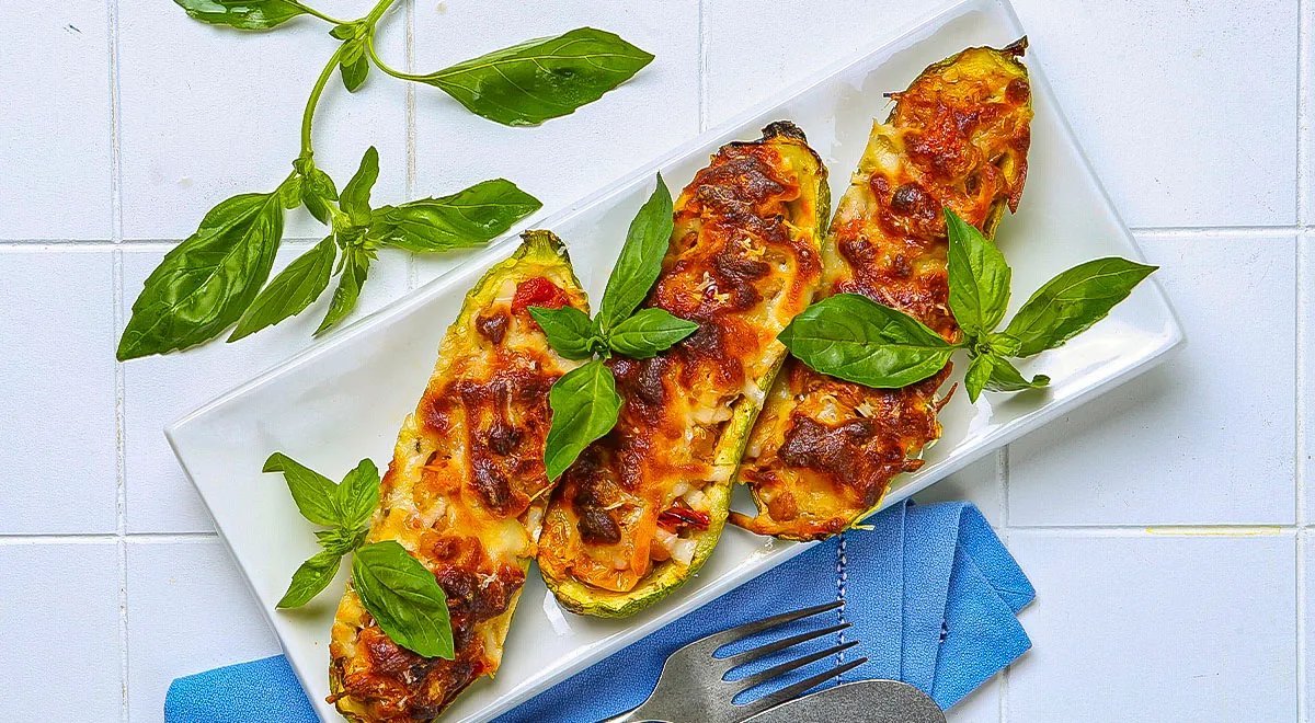 Кабачки, фаршированные нутом и сыром