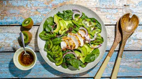 Салат с киви и курицей