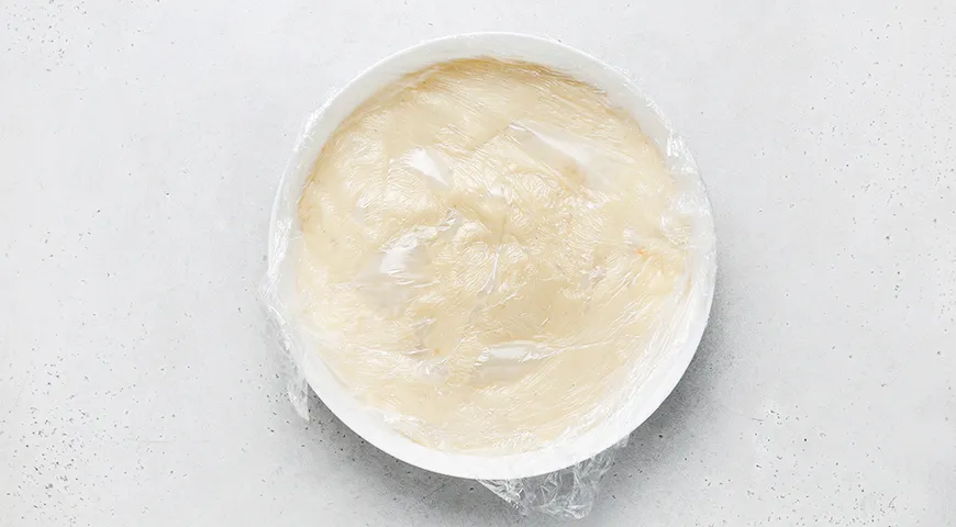 Торт «Наполеон» из слоеного дрожжевого теста