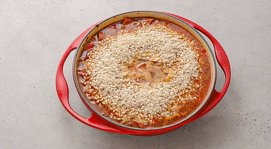 Рис по-испански с чоризо и нутом