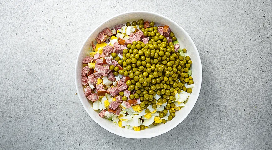 Салат с краковской колбасой