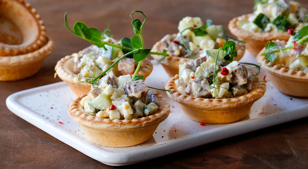 Рецепт канапе с отварным говяжьим языком