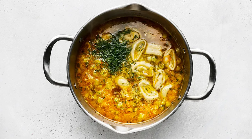 Домашний суп с чесночными галушками