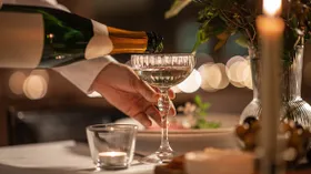Понятный гид по игристым винам для любого случая: шампанское, просекко или кава