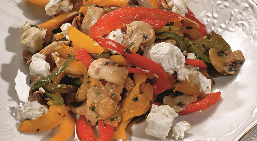Соте из сладких перцев с грибами