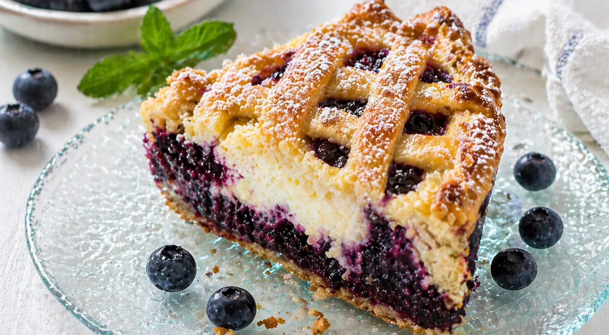 Черничный пирог с решеткой