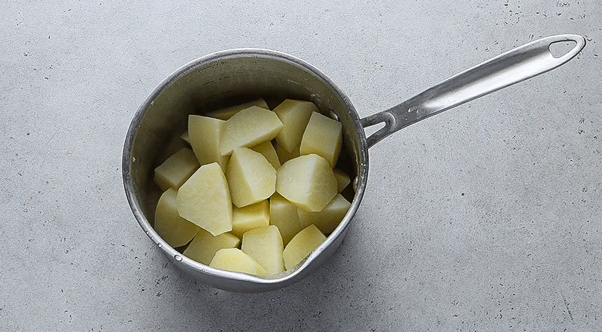 Теплый картофельный салат с колбасками