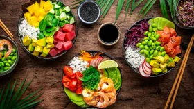 Как приготовить поке дома: 7 рецептов на любой вкус — с лососем, угрем, курицей и киноа