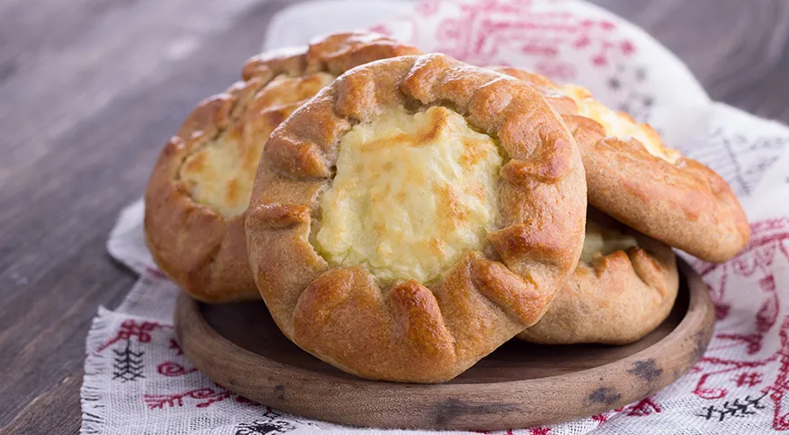 Шаньги — пирожки из дрожжевого теста с различными начинками