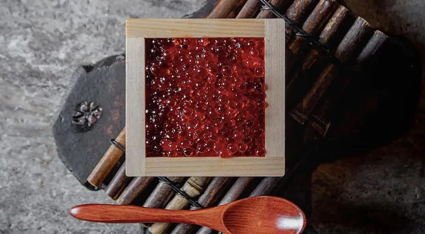 Десерт Ikura имитирует красную икру удивительно точно