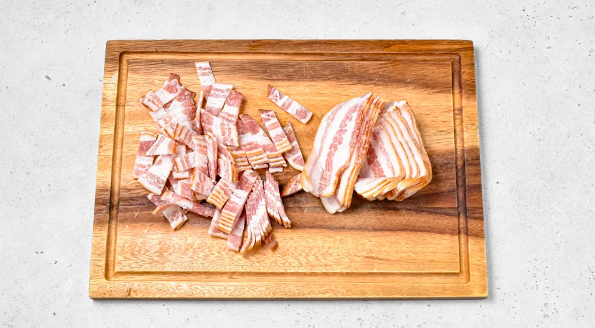 Жареная картошка с беконом и яйцом