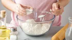 Тесто не поднимается? Перечислено 3 признака, говорящих о том, что виноват разрыхлитель