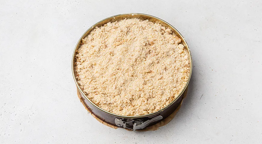 Насыпной пирог с яблоками и творожной начинкой