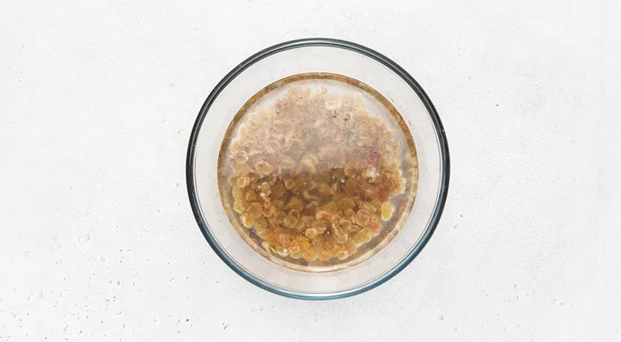 Кекс на кефире с изюмом