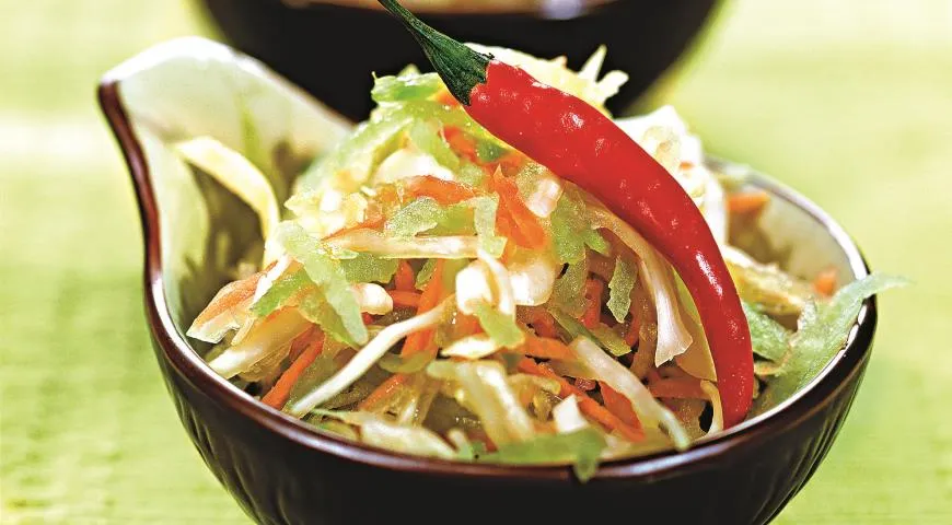 Салат из редьки с капустой и морковью